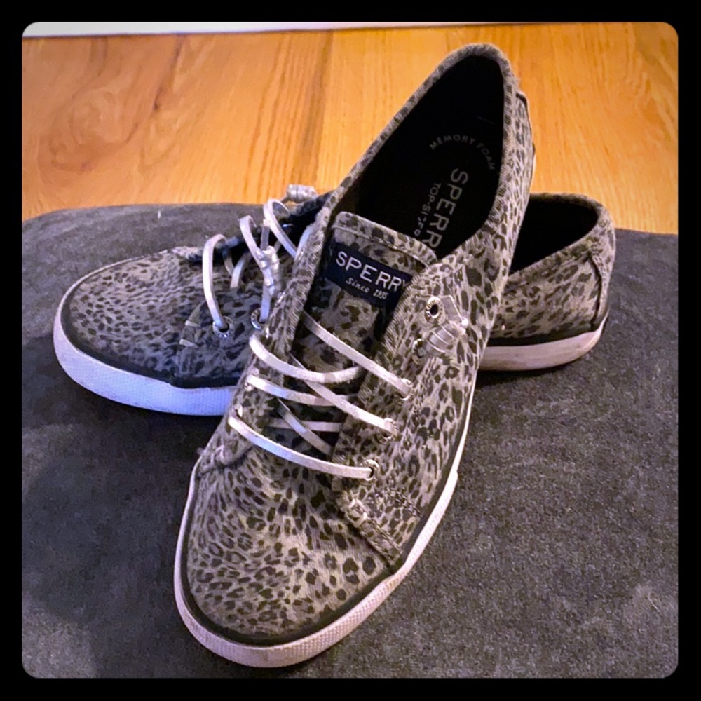 Girls slip on sneaker